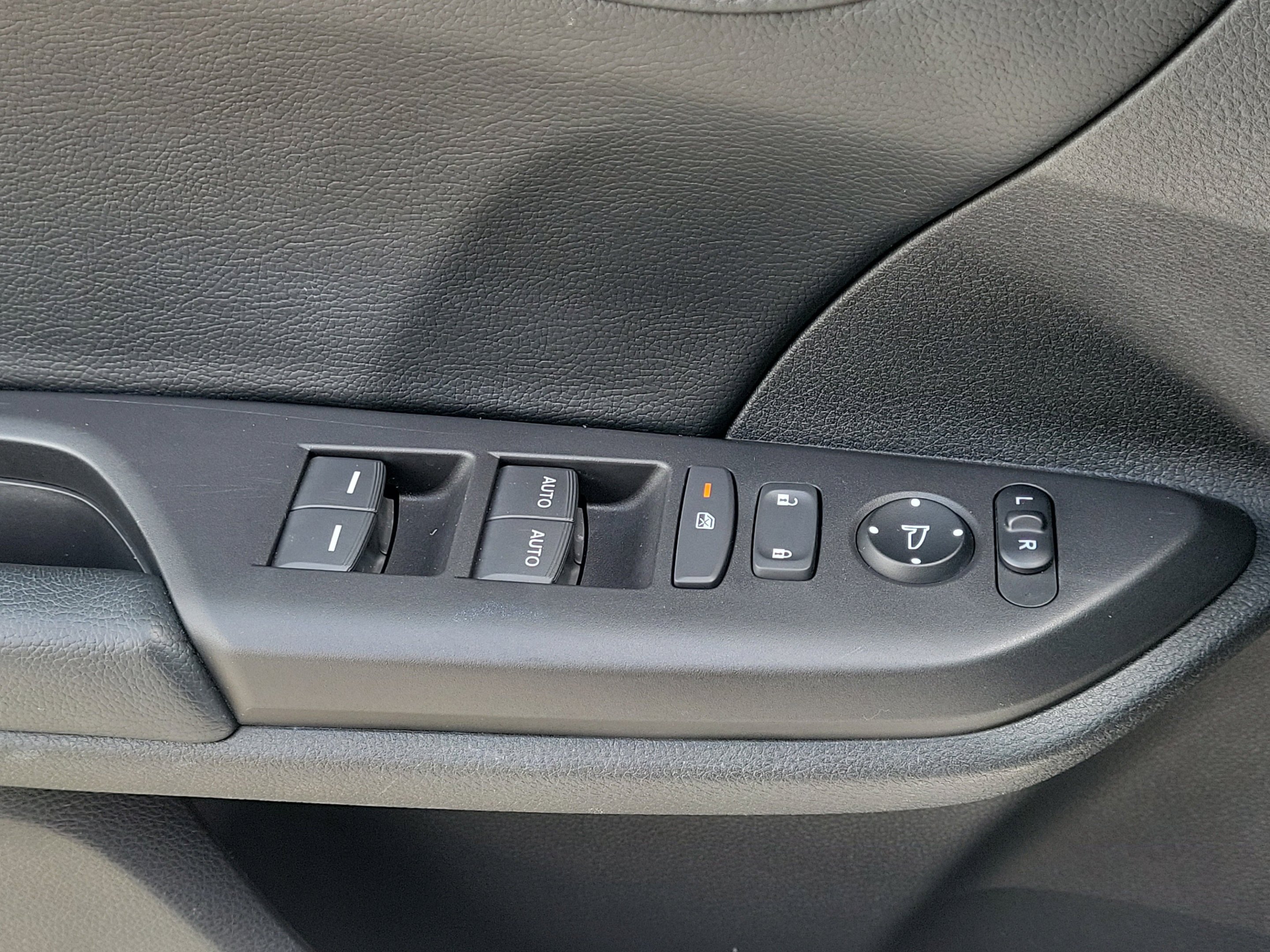 Used 2018 Silver Metallic Honda EX-L image 26