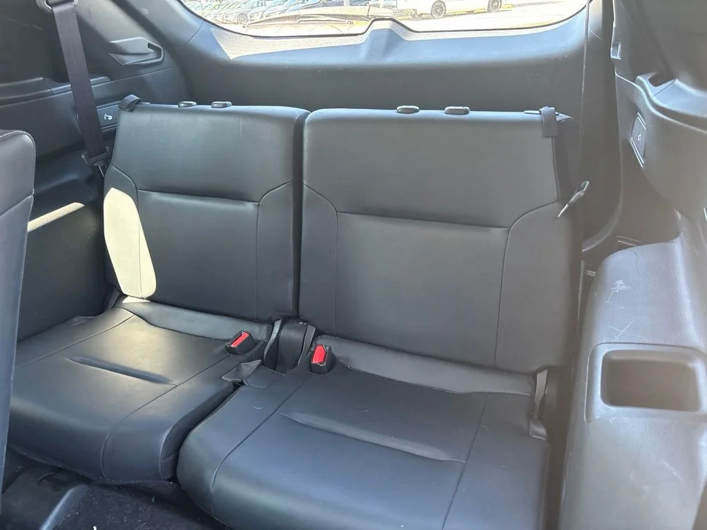 Used 2022 Silver Mitsubishi  image 7
