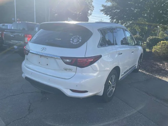 Used 2019 Majestic White INFINITI LUXE image 7