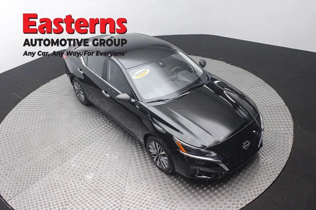 Used 2024 Black Nissan 2.5 SV image 3