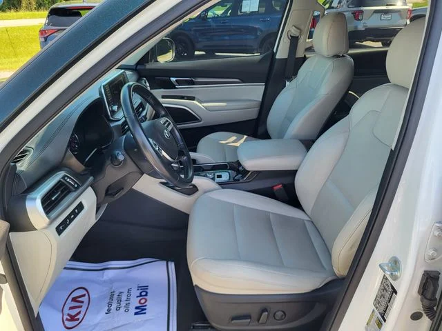 Used 2020 White Kia S image 11