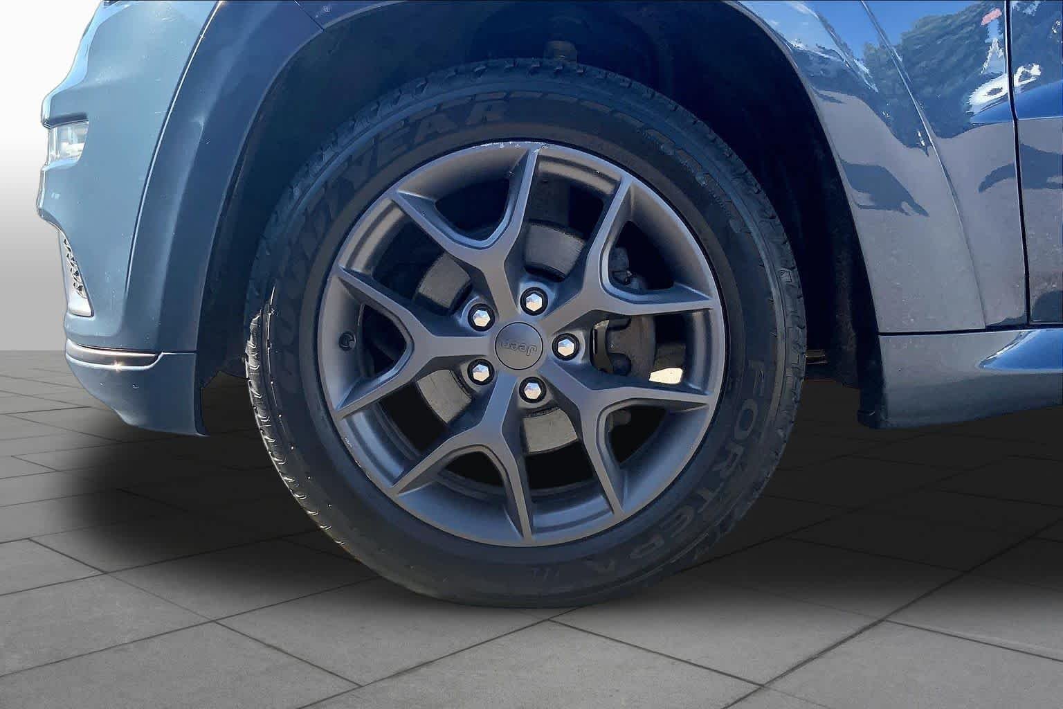 Used 2020 Slate Blue Pearlcoat Jeep Limited X image 11