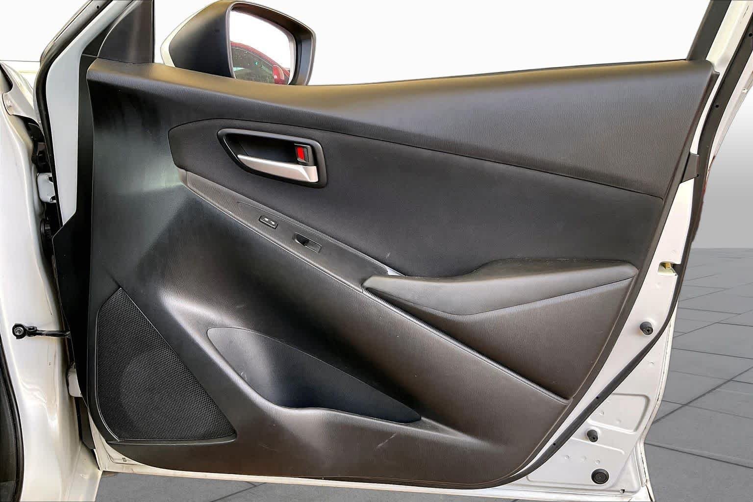 Used 2019 Icicle Toyota LE image 20