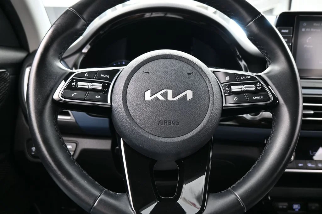 Used 2023 Neptune Blue Kia S image 22
