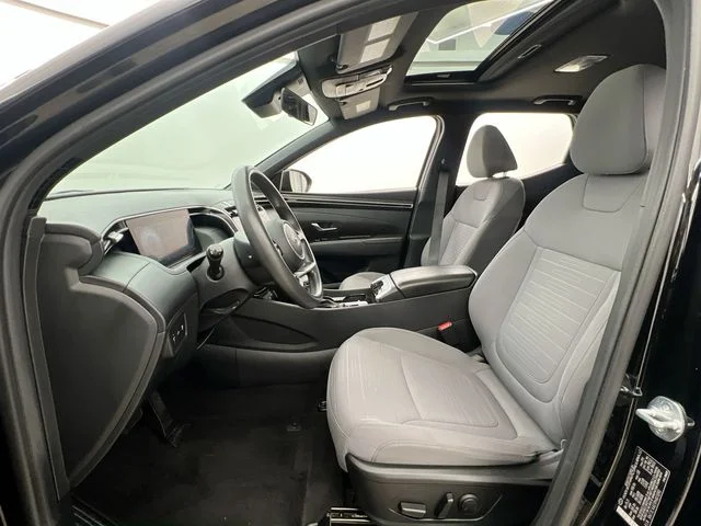 Used 2023 Black Hyundai SEL image 9