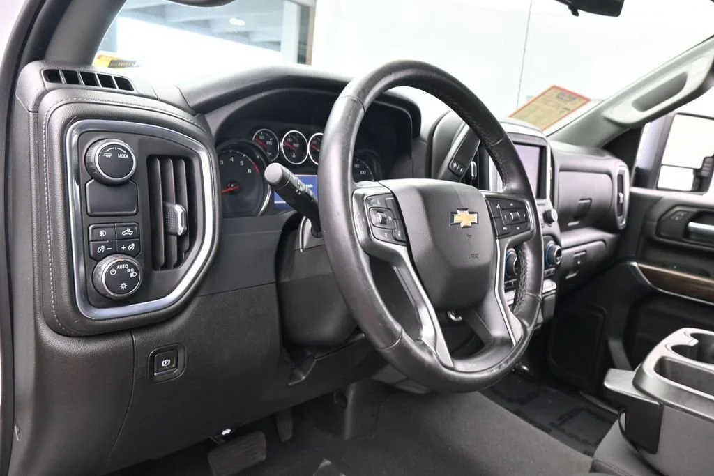 Used 2022 Summit White Chevrolet LT image 16