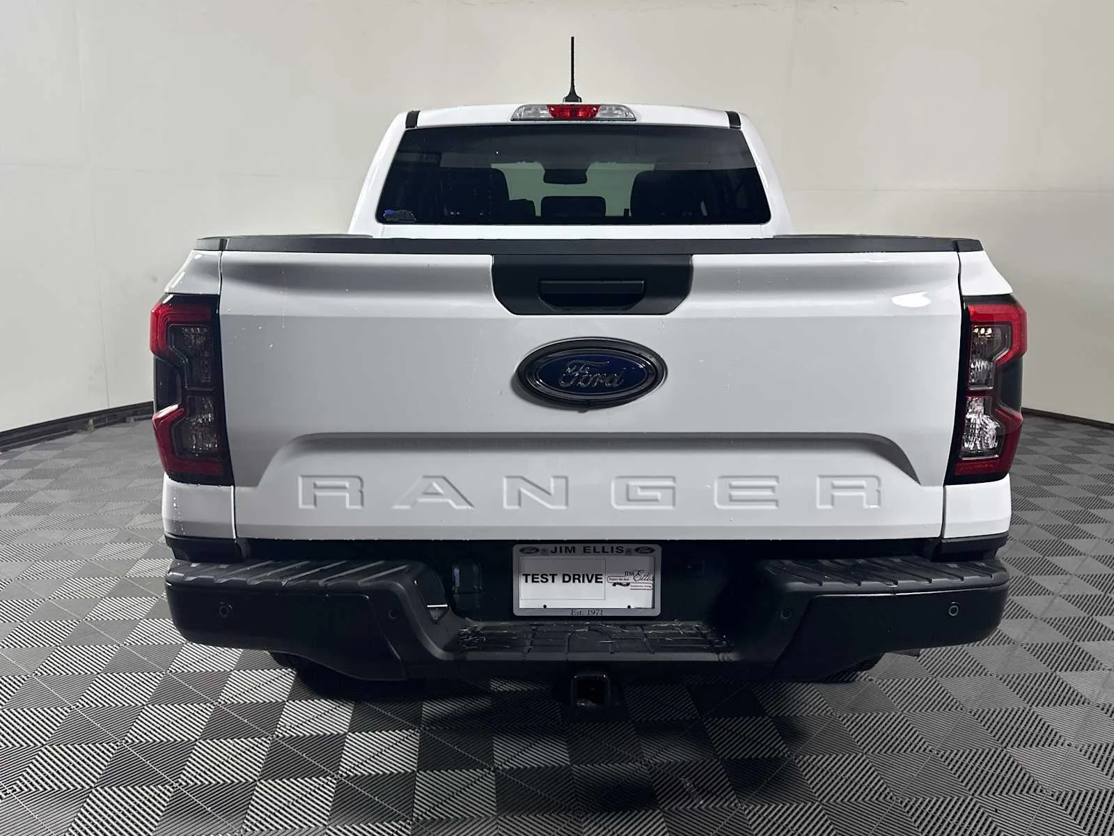 New 2025 Oxford White Ford XL image 7