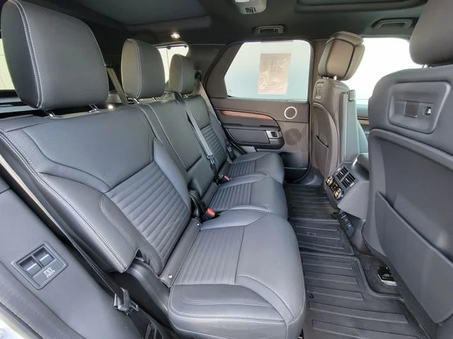 Used 2025 Fuji White Land Rover Dynamic SE image 23
