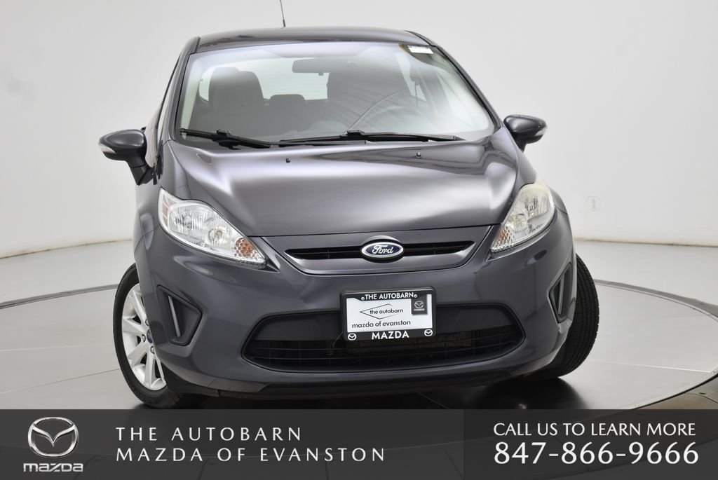 Used 2013 Gray Metallic Ford SE image 4