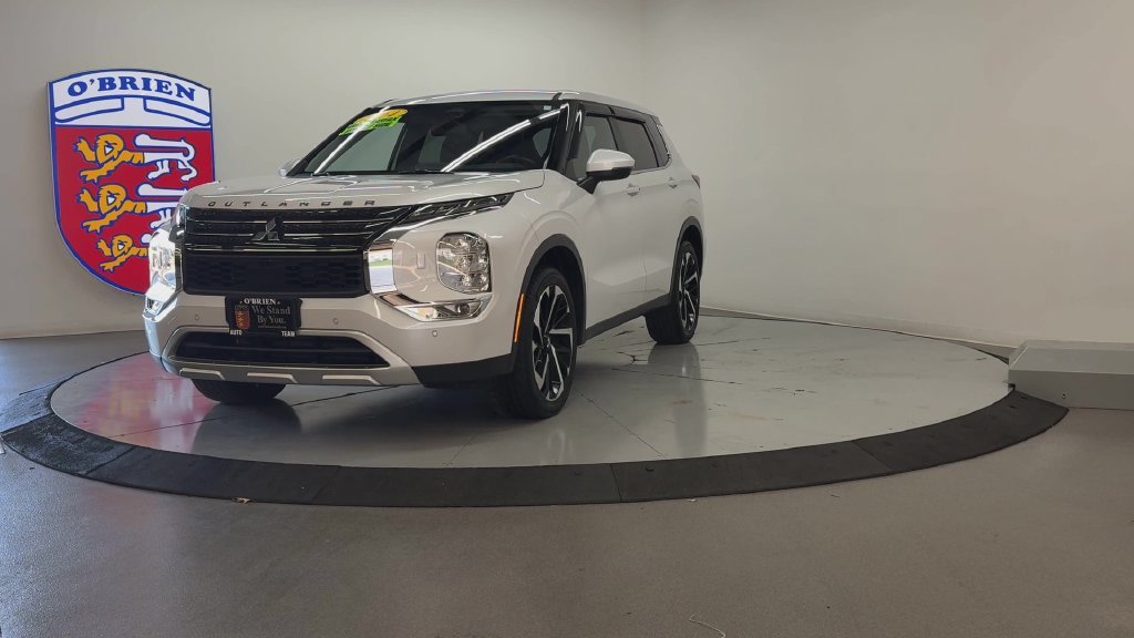 Used 2024 White Mitsubishi SE image 9