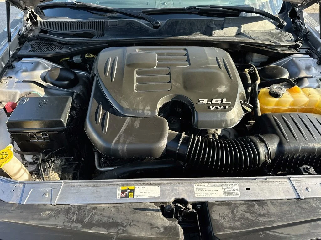 Used 2014 Silver Dodge SXT image 33