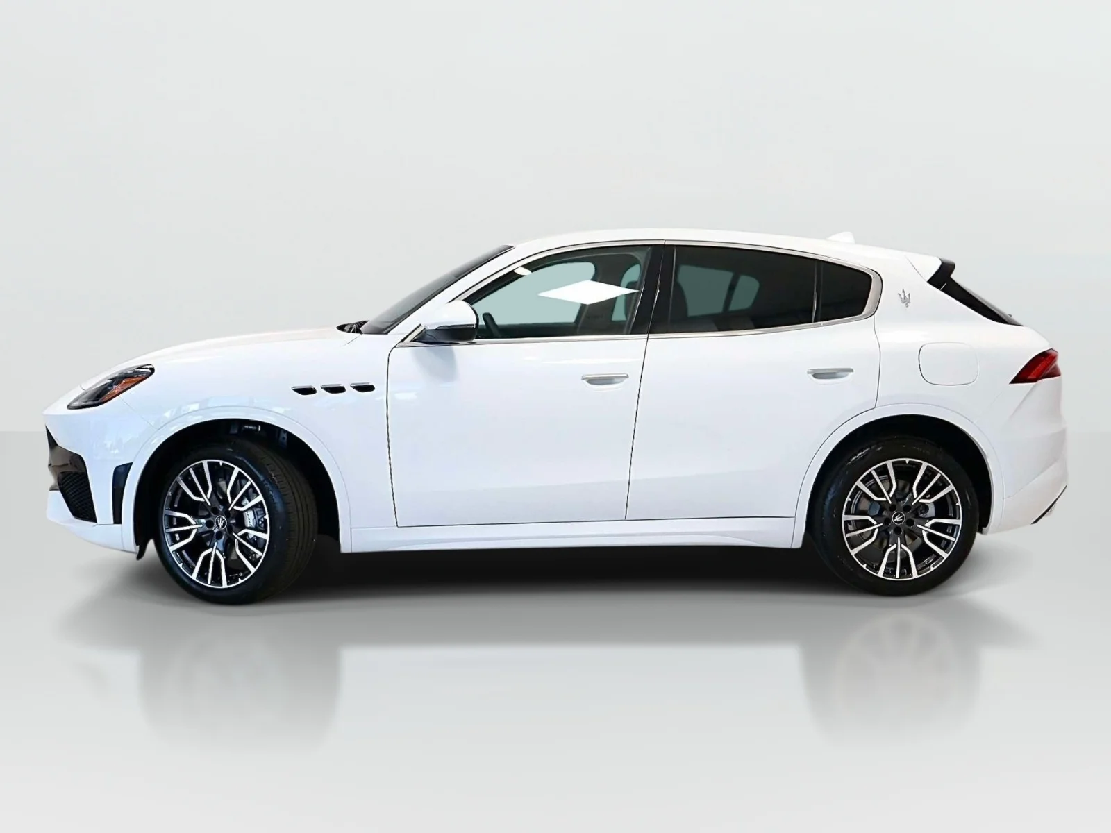 New 2027 Bianco Maserati  image 2