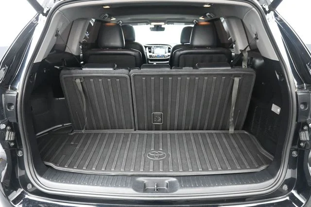 Used 2019 Midnight Black Metallic Toyota SE image 37