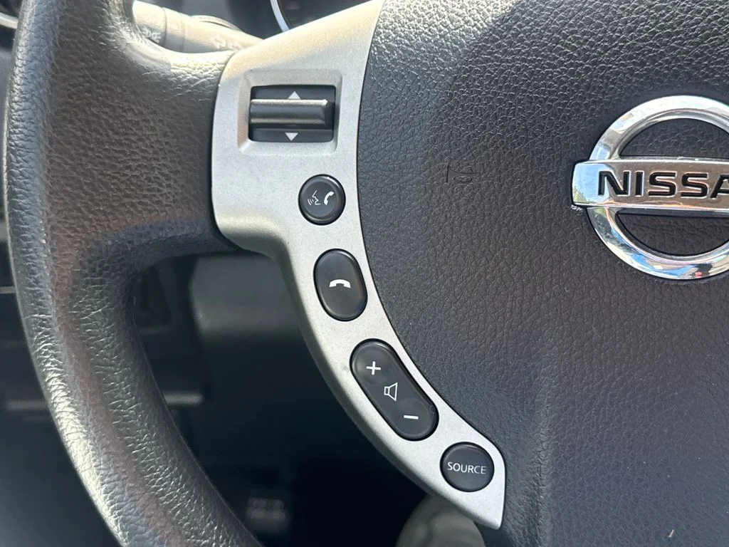 Used 2014 Platinum Graphite Nissan S image 29