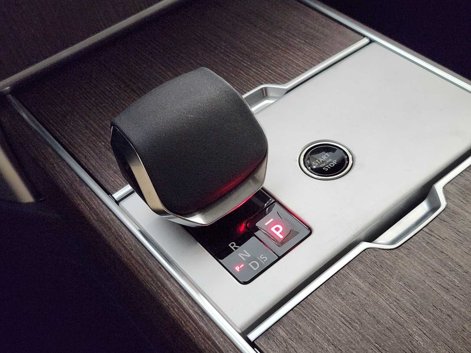 2026 Land Rover Range Rover SE - Photo 18
