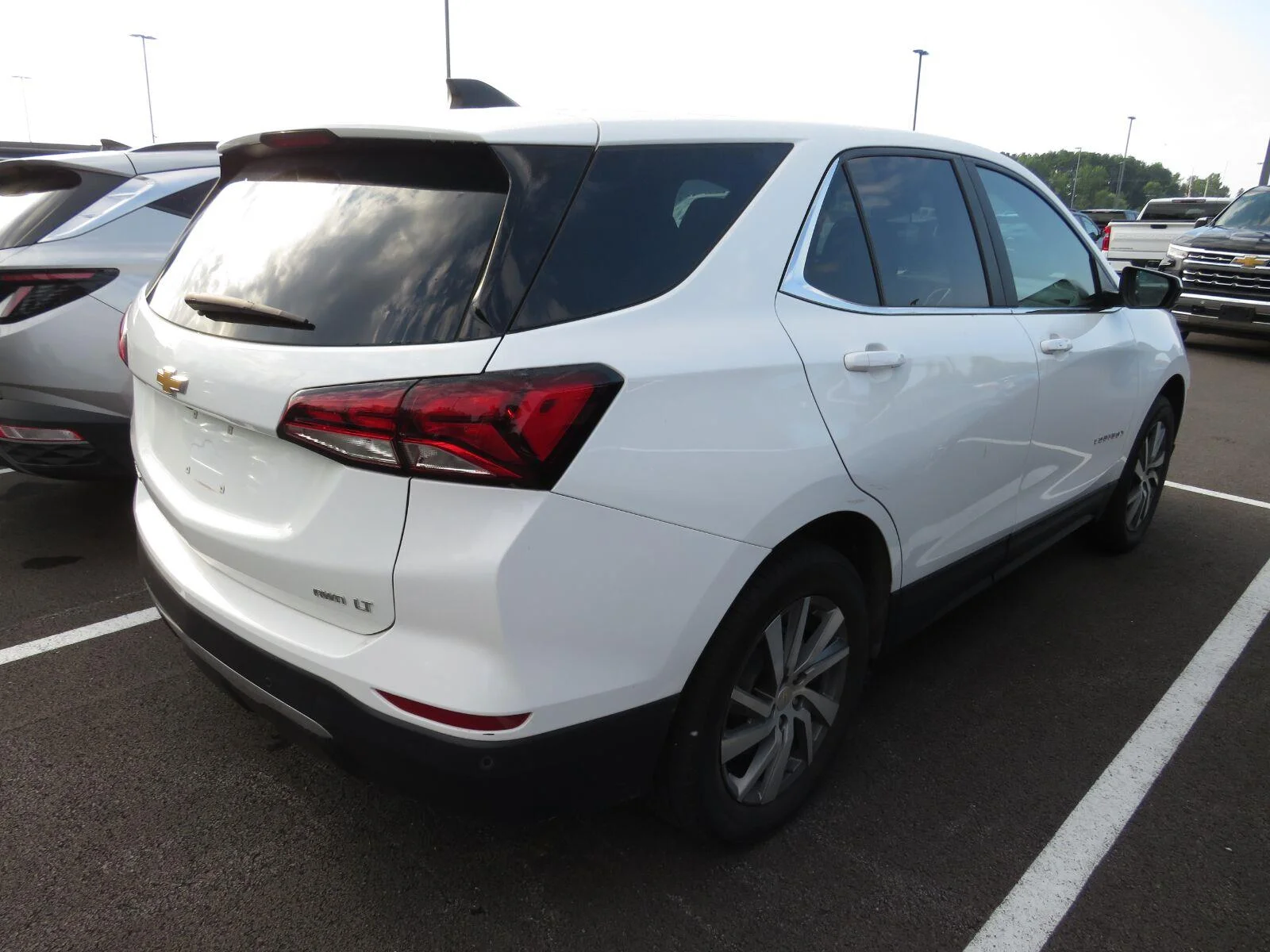 Used 2024 Summit White Chevrolet LT image 9