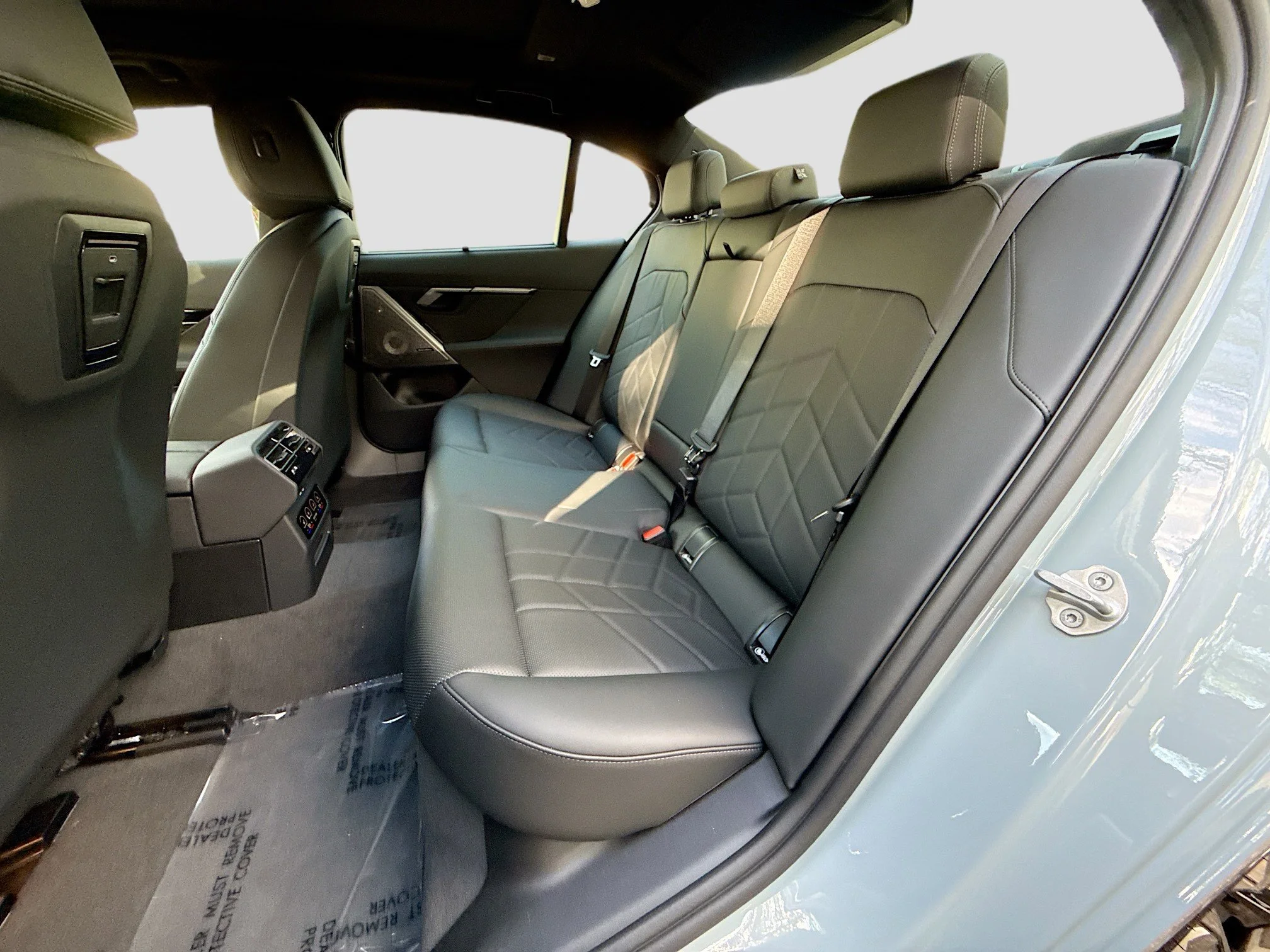 New 2026 Brooklyn Grey Metallic BMW 550e xDrive image 21