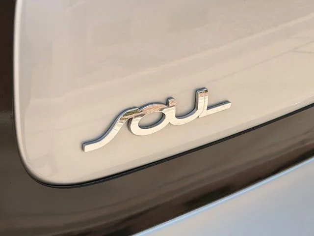 Used 2018 Silver Kia Base image 7