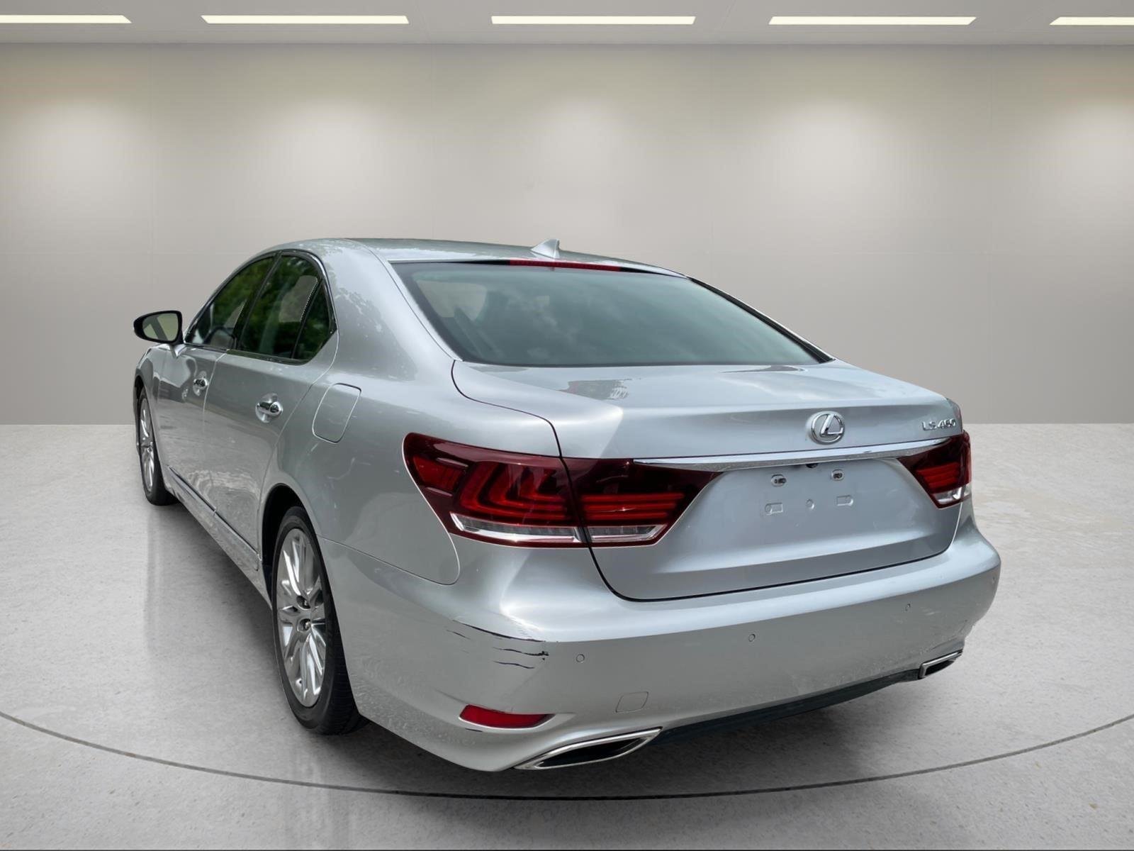 Used 2015 Liquid Platinum Lexus COMFORT image 3