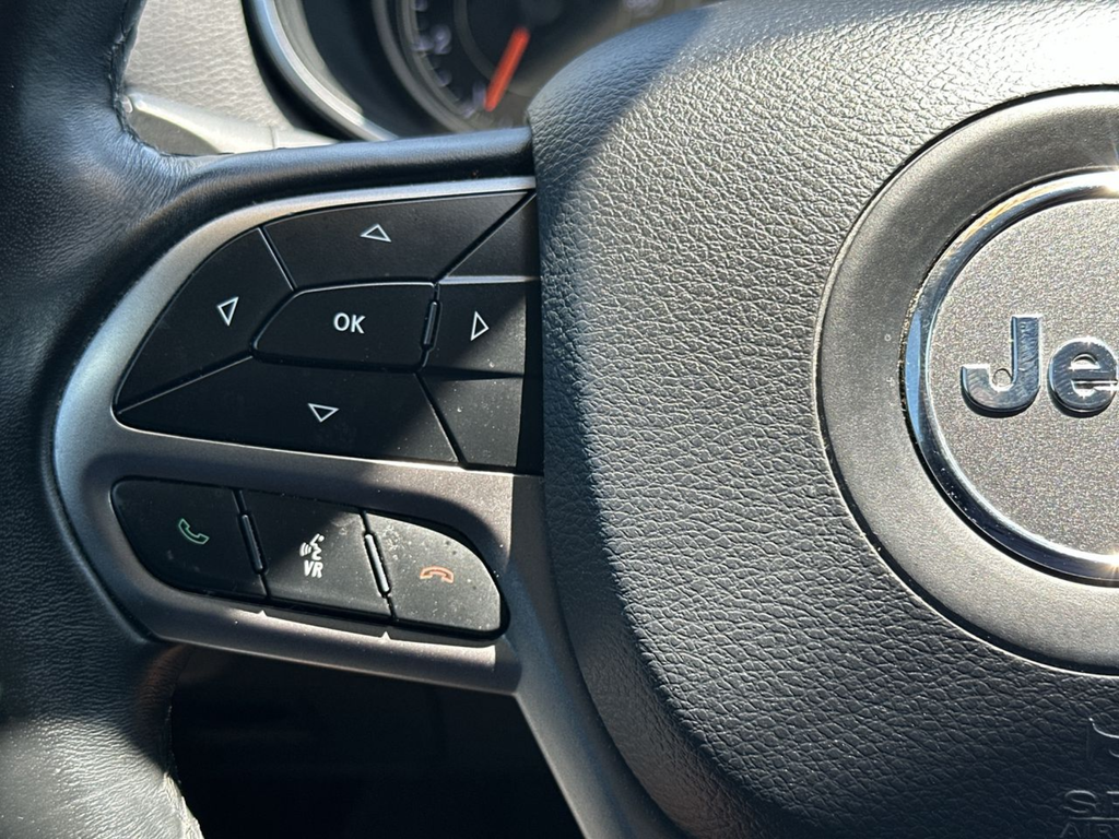Used 2019 Black Jeep Latitude Plus image 29