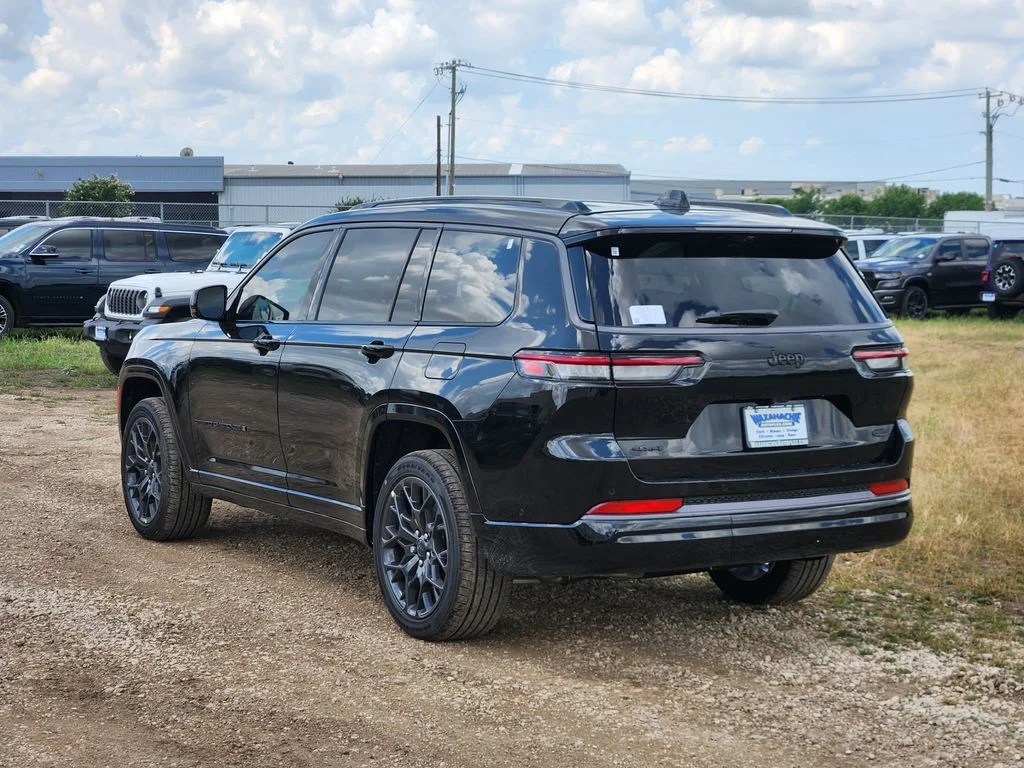 New 2026 Diamond Black Crystal Pearl-Coat Exterior Paint Jeep Summit image 3