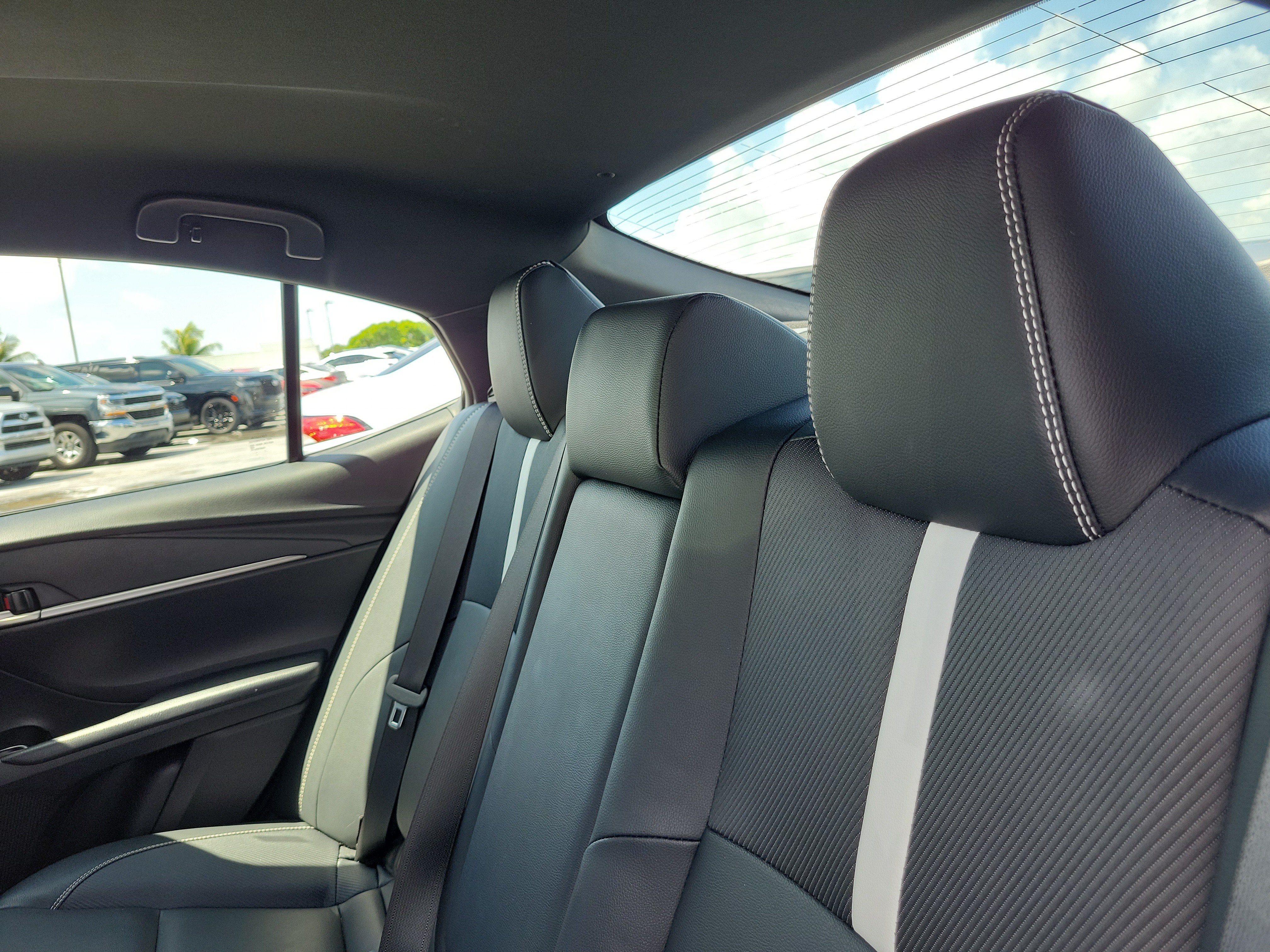 Used 2025 Ice Toyota SE image 12