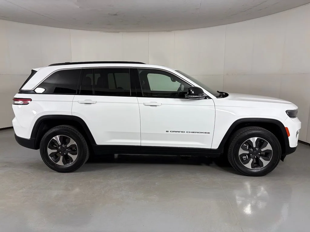 Used 2024 White Jeep 4xe image 9