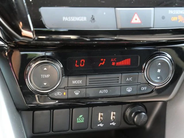 Used 2026 Labrador Black Pearl Mitsubishi LE image 23