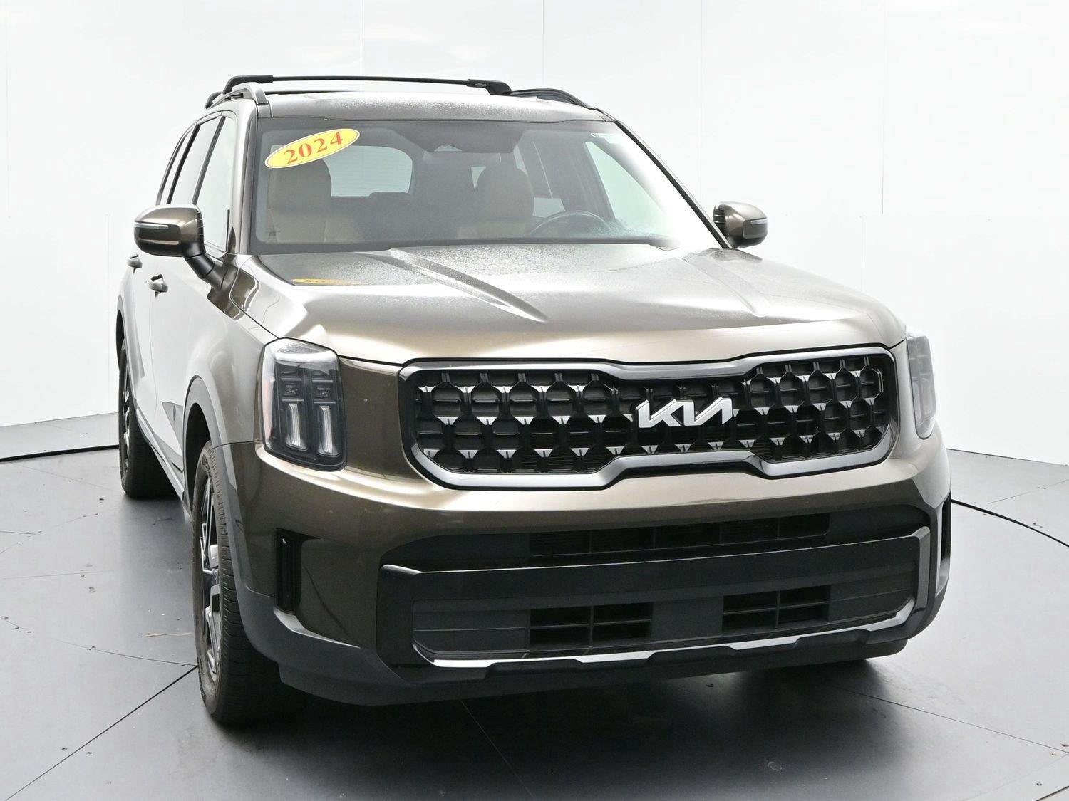 Used 2024 Dark Moss Kia EX X-Line image 2