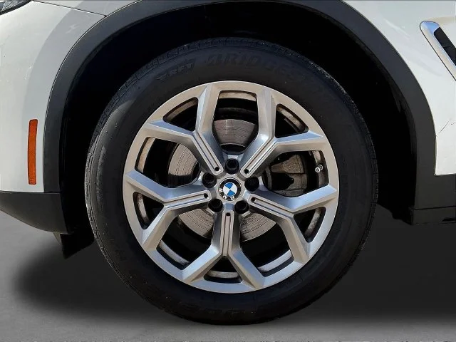 Used 2022 White BMW sDrive30i image 37