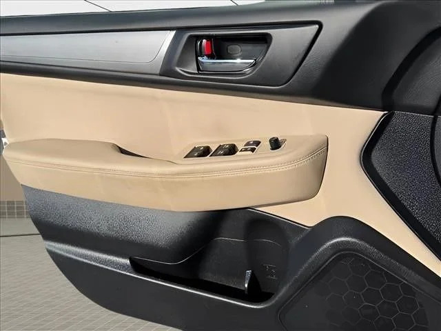Used 2019 White Subaru 2.5i Premium image 17