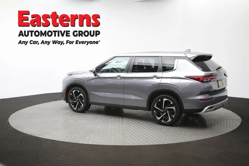 Used 2023 Silver Mitsubishi SE image 128