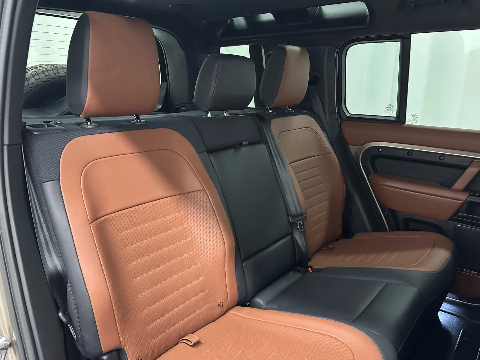 Used 2025 Petra Copper Premium Metallic Land Rover OCTA image 22