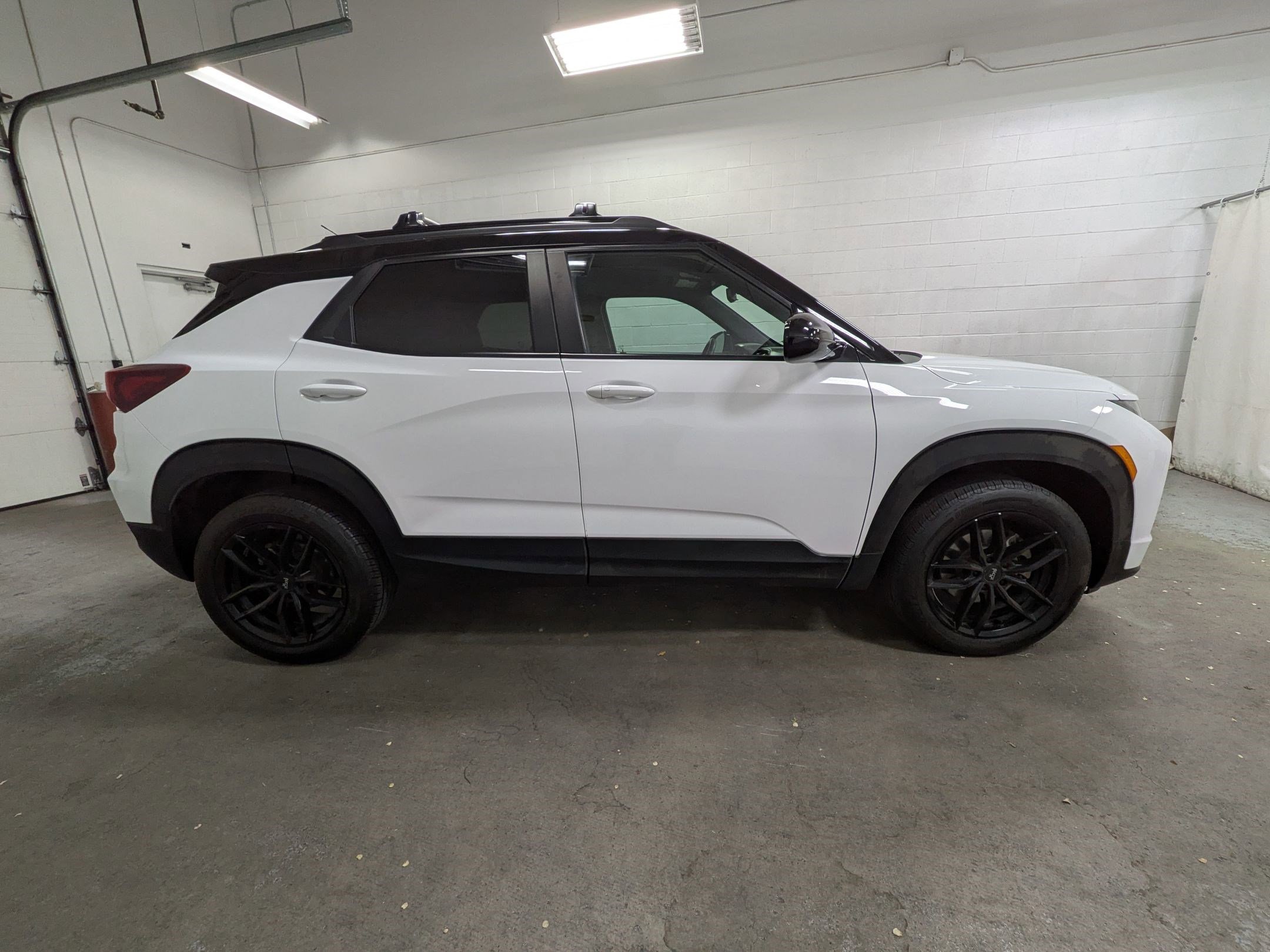 Used 2023 Summit White Chevrolet RS image 3