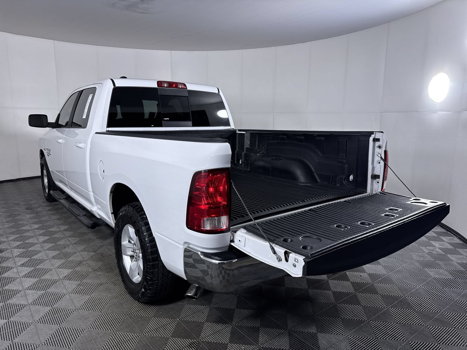Used 2019 Bright White Clearcoat Ram SLT image 24