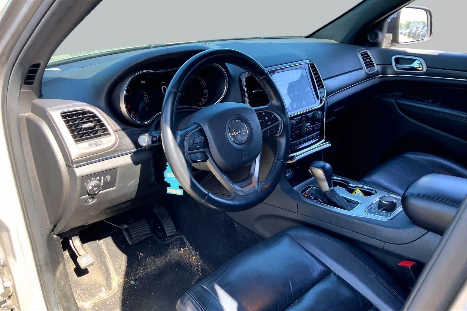 Used 2019 Billet Silver Metallic Clear Coat Jeep Limited image 18