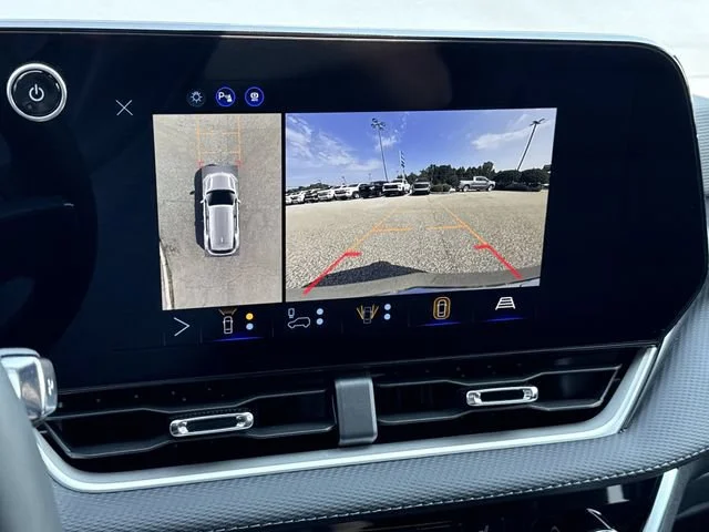 New 2027 Summit White Chevrolet LT image 24