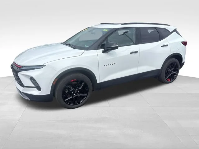 Used 2024 Summit White Chevrolet 3LT image 1