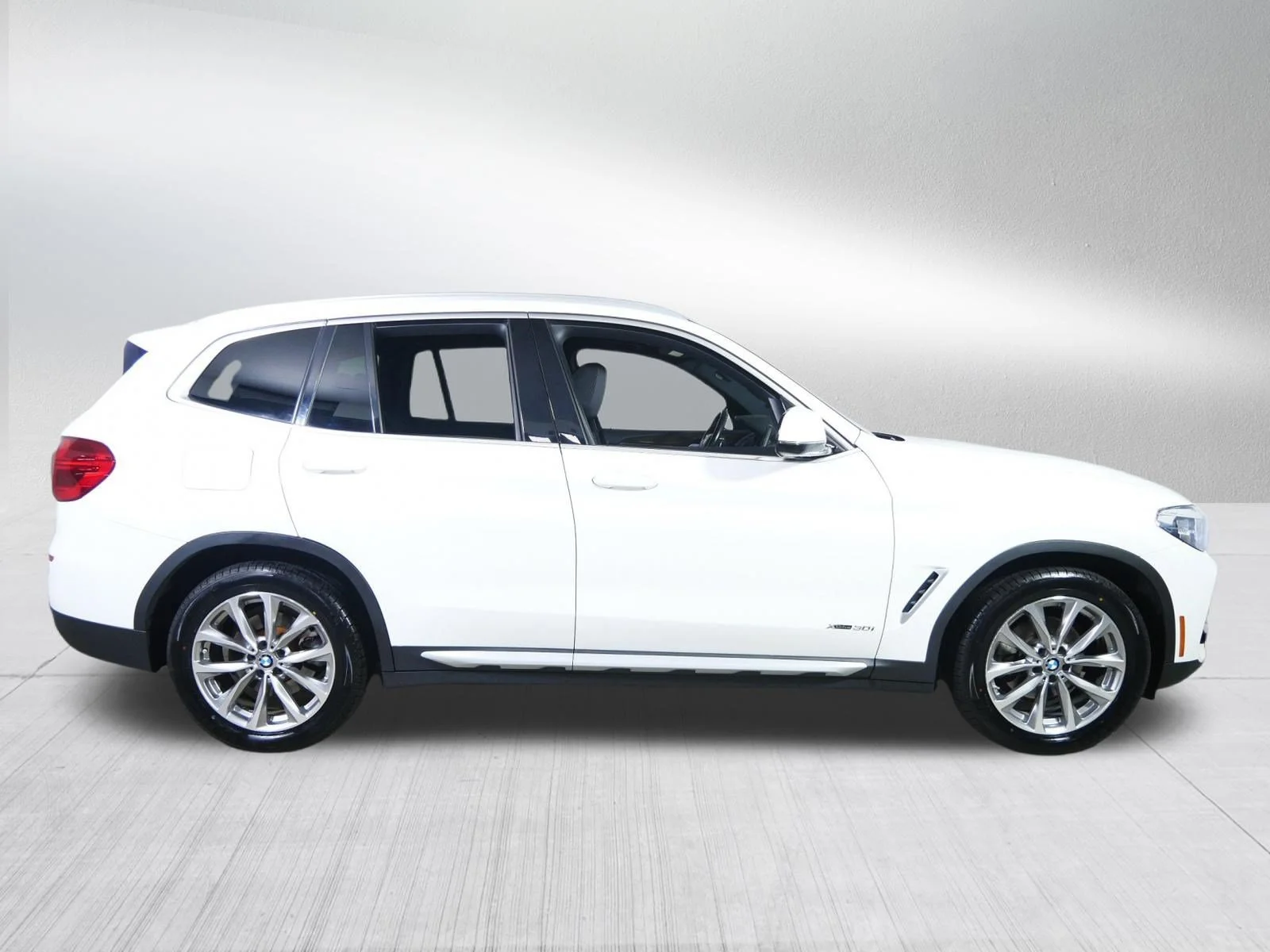 Used 2018 Alpine White BMW xDrive30i image 8