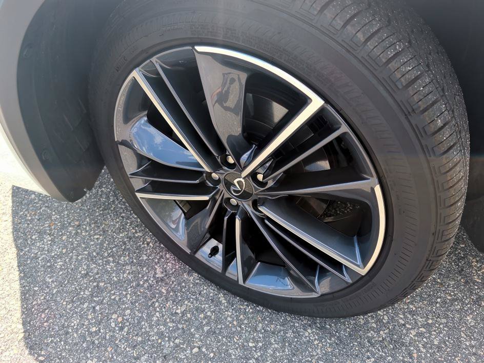 Certified Used 2025 Radiant White INFINITI SENSORY image 7