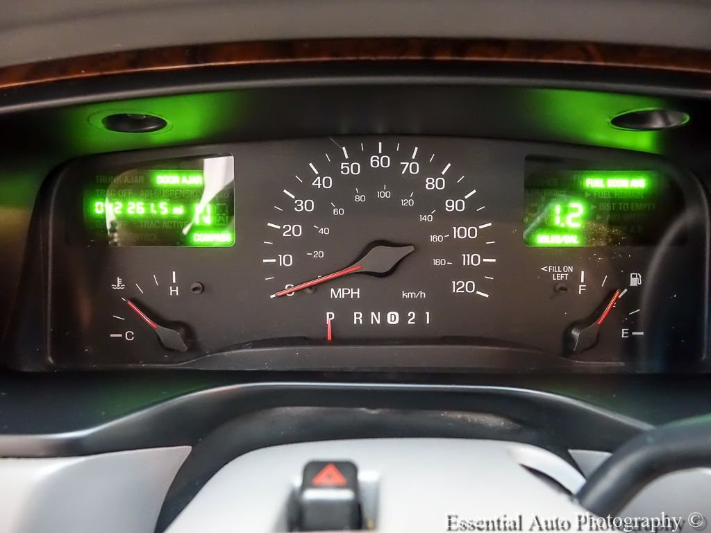 Used 1999  Lincoln Signature image 15