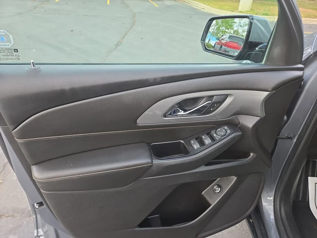 Used 2019 Satin Steel Metallic Chevrolet LT Cloth image 29
