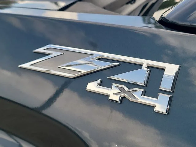 Used 2018 Gray GMC SLT image 9