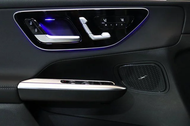 2025 Mercedes-Benz GLC Base - Photo 3