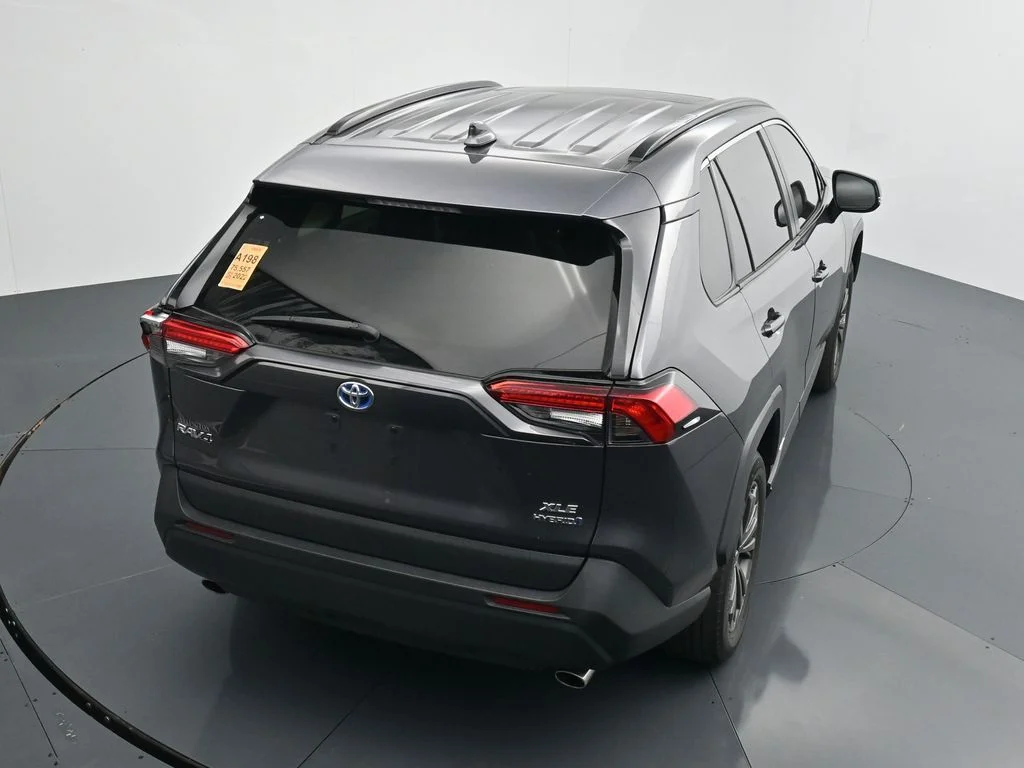 Used 2022 Gray Toyota XLE Premium image 21