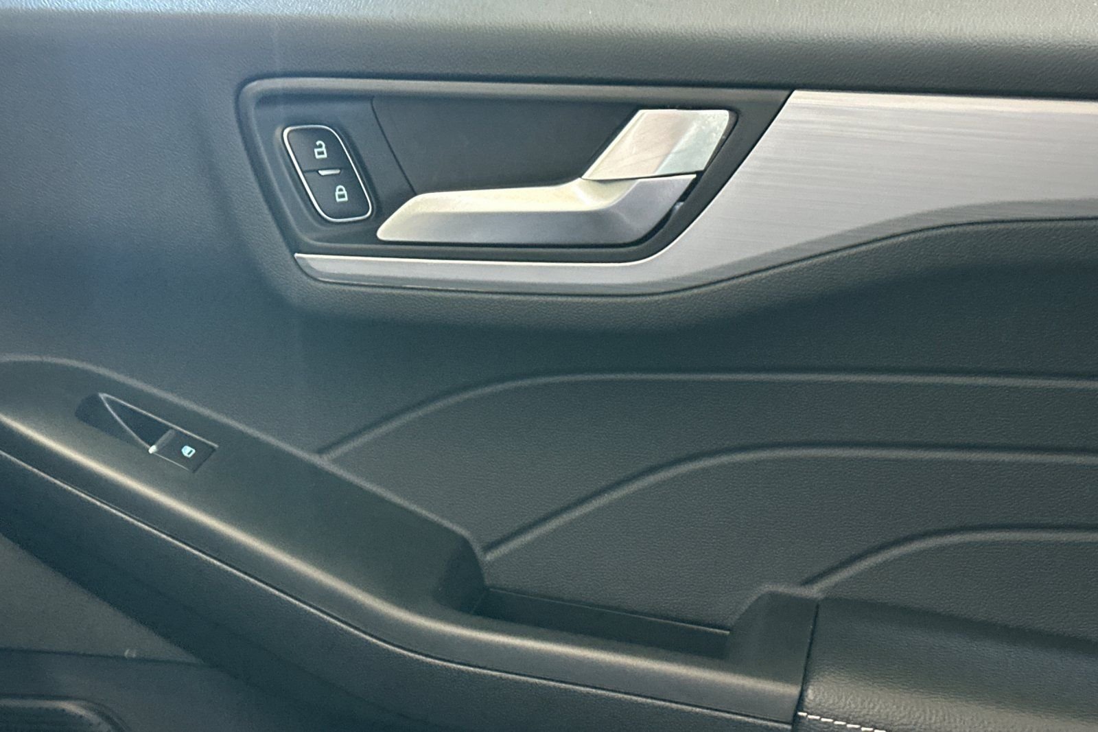 Used 2025 Silver Ford Platinum image 18