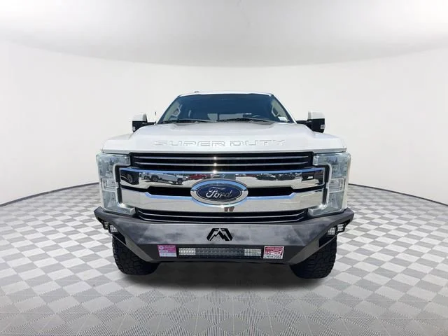 Used 2017  Ford Lariat image 2