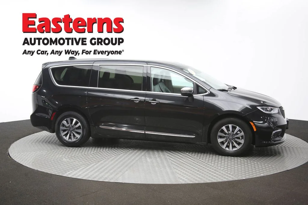 Used 2023 Black Chrysler Limited image 50