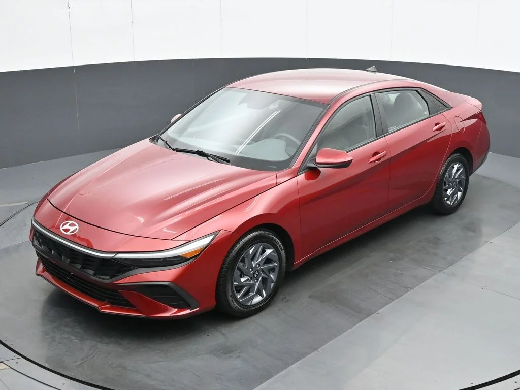 Used 2024 Red Hyundai SEL image 17