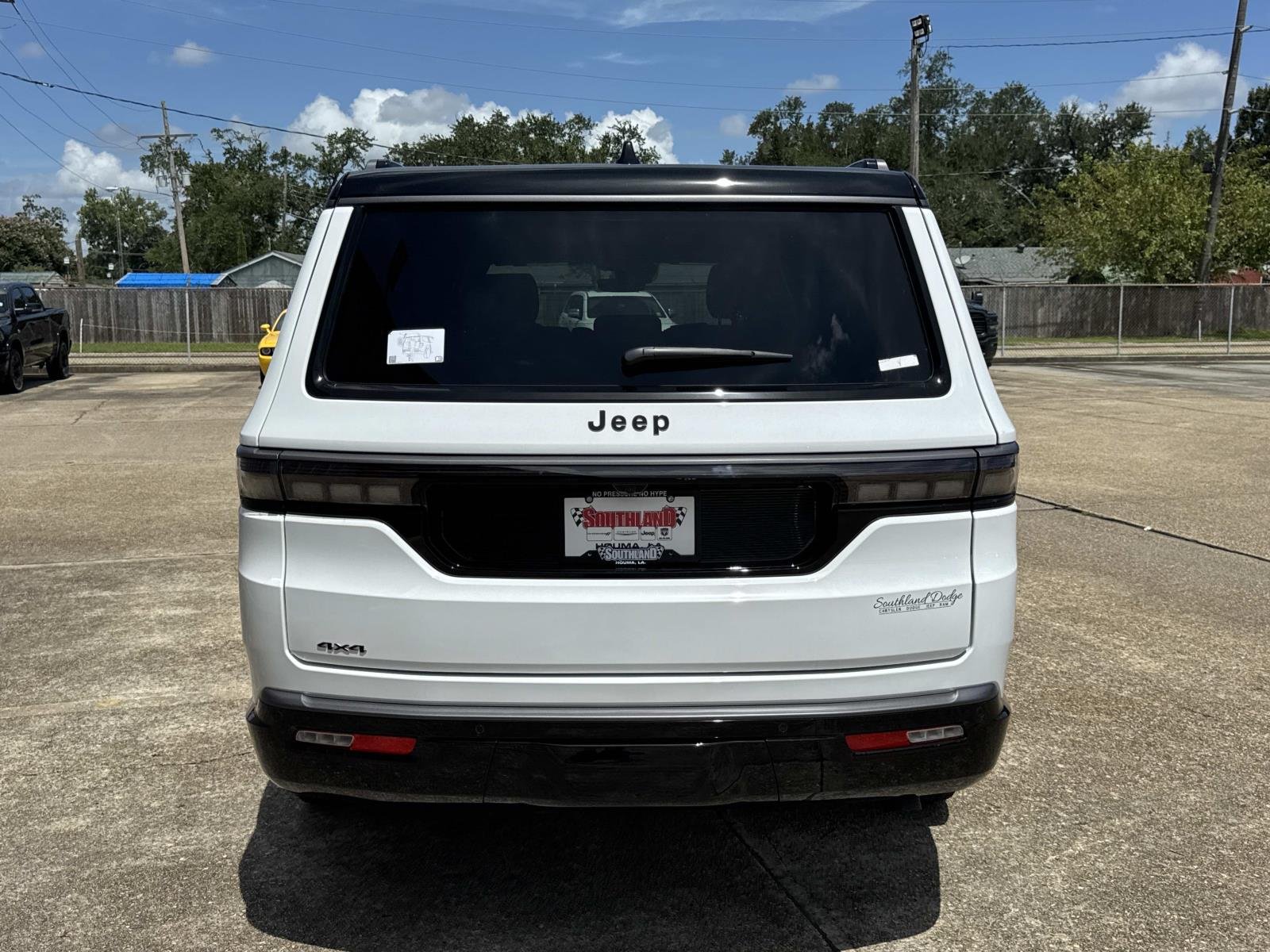 New 2026 Bright White Clear-Coat Exterior Paint Jeep Upland image 5